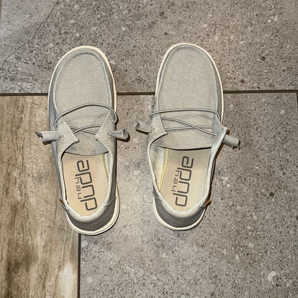 Hey dudes women’s size 8